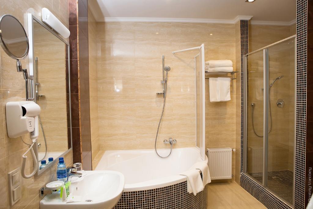 Kiroff Hotel Kharkov Phòng bức ảnh